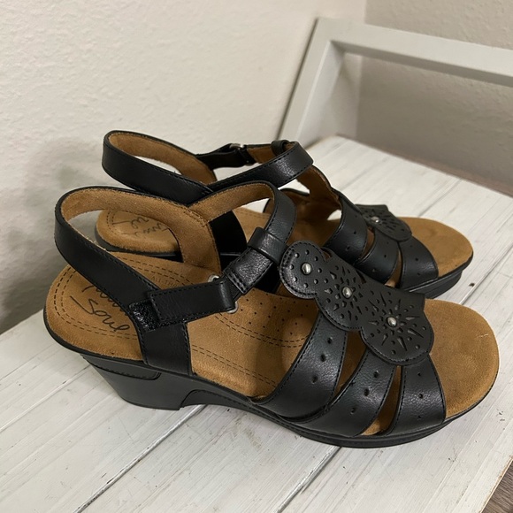 Softspots Black and Tan Sandals with Strappy Design - Picture 1 of 5